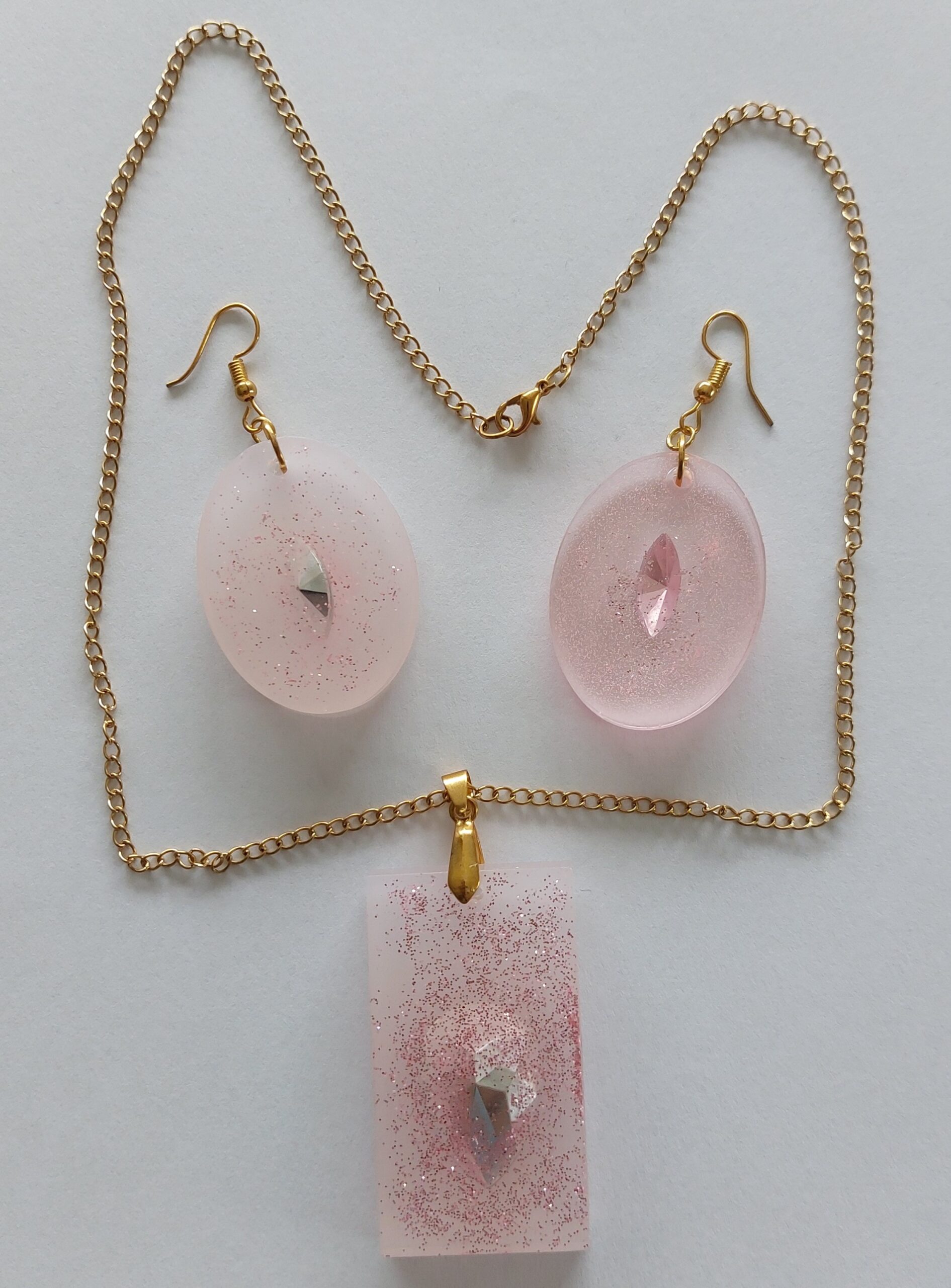 Halsketting rechthoekig met halve diamant + ovalen oorbellen