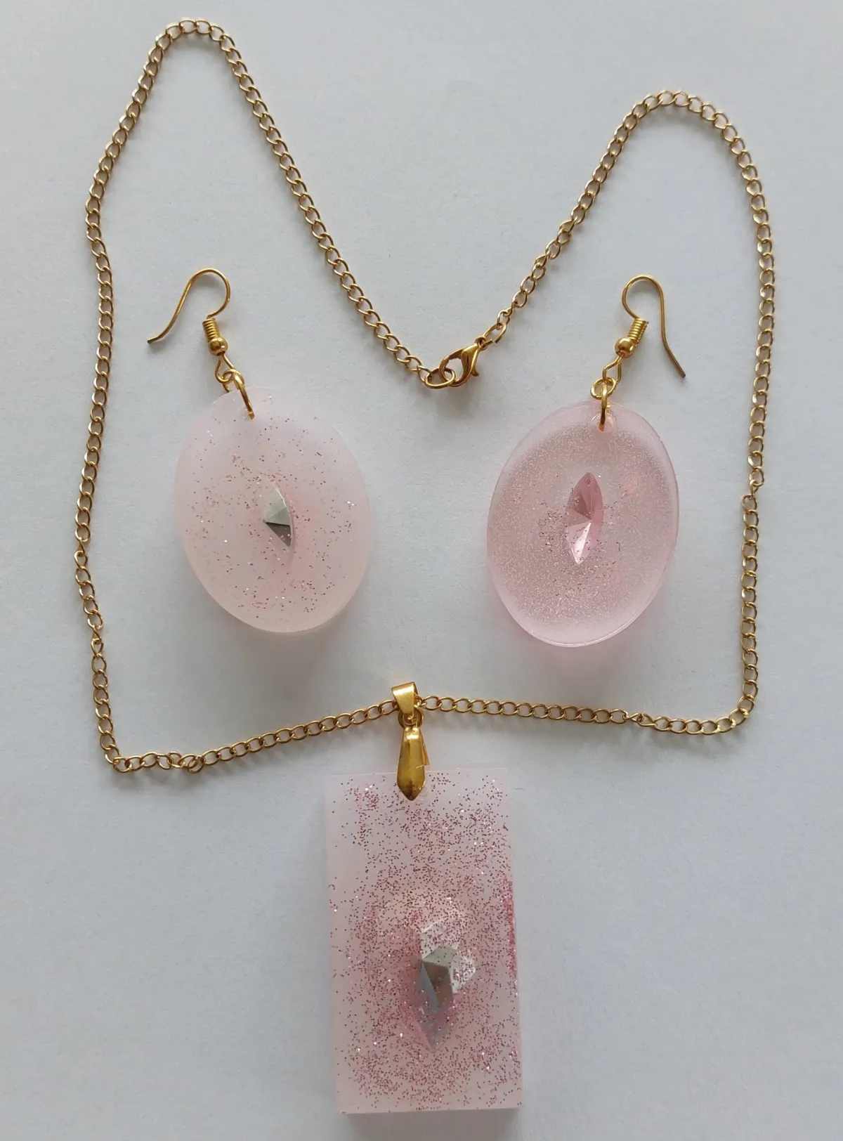 Halsketting rechthoekig met halve diamant + ovalen oorbellen