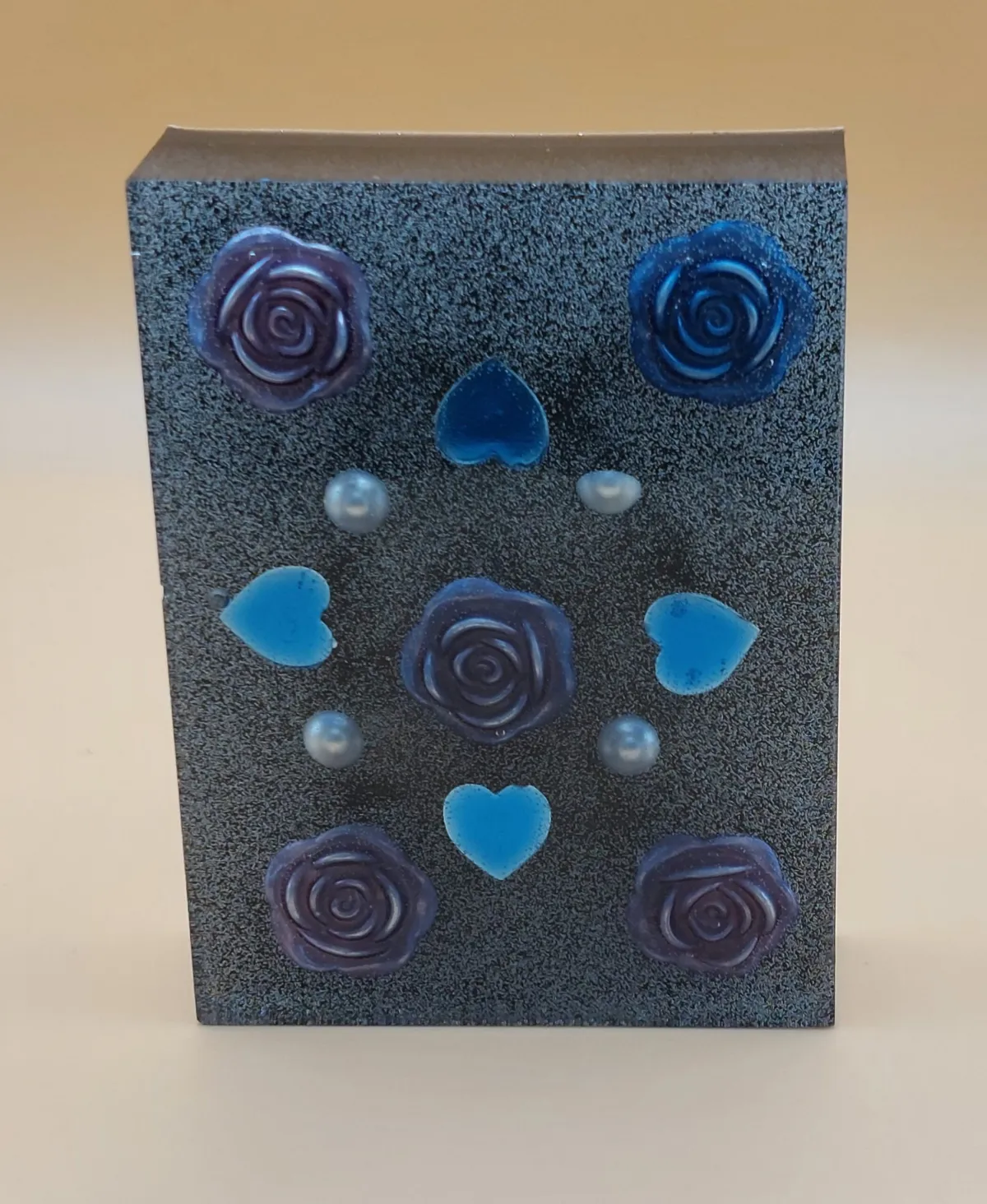 Epoxy decoratieblok met blauwe rozen en harten