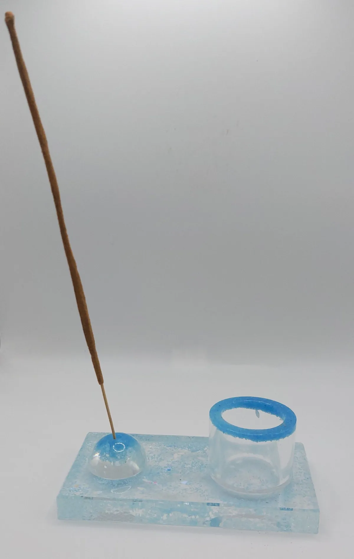 Zen in Blauw – Handgemaakte Epoxy Wierookhouder