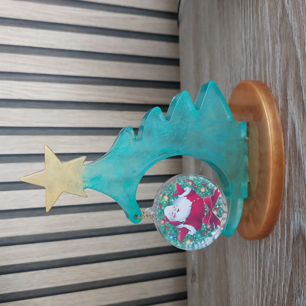 Feestelijke resin kerstboom