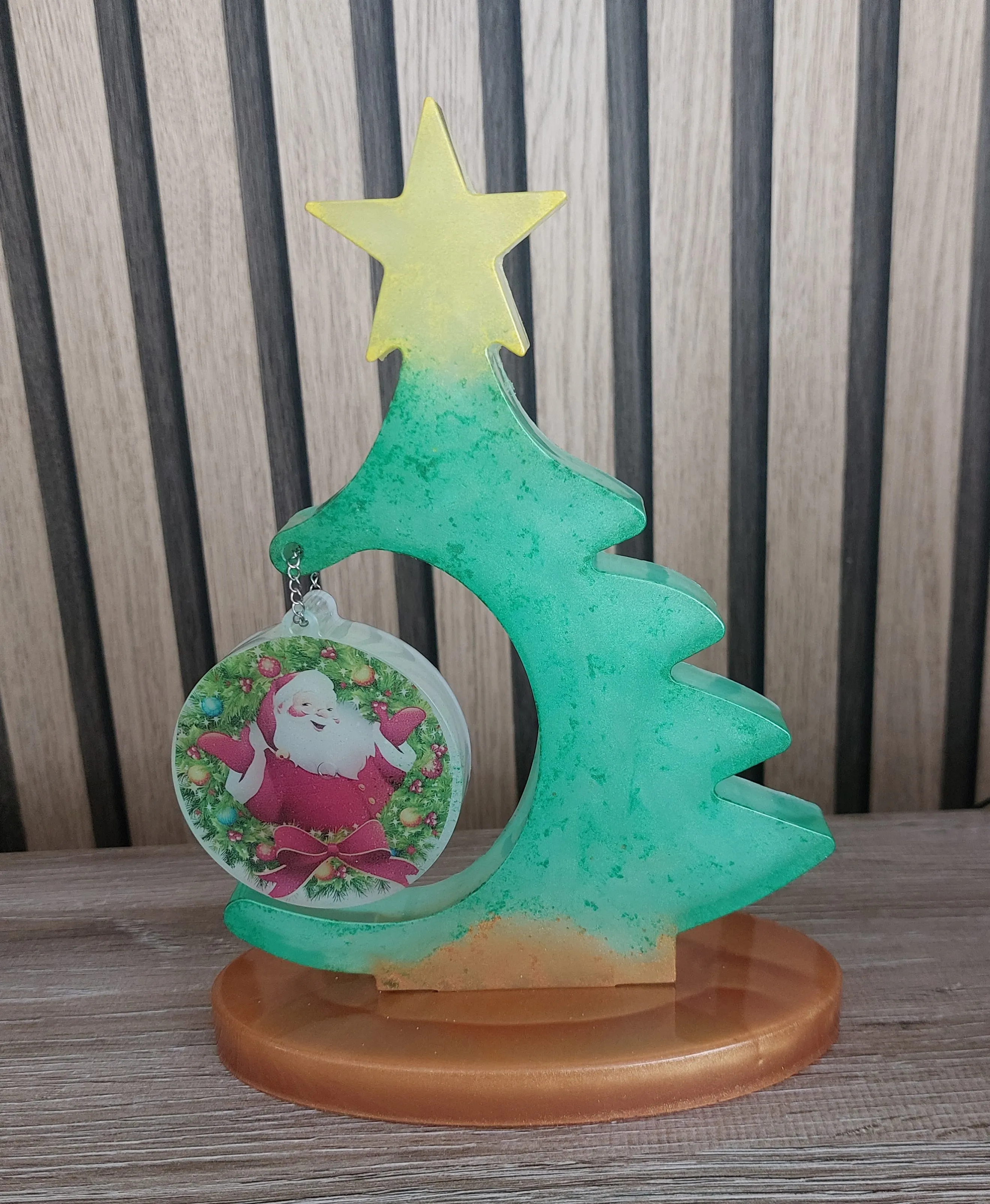 Feestelijke resin kerstboom